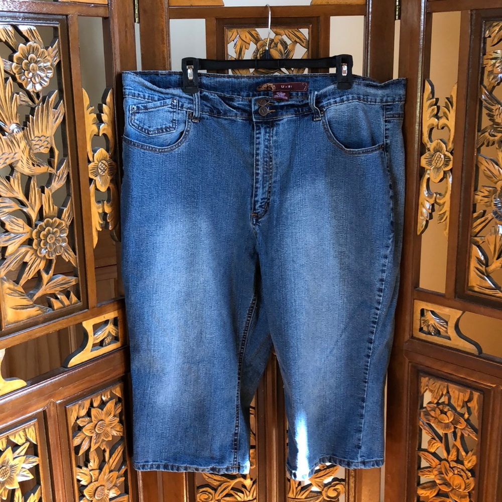 U-51 Denim Capris Size 22